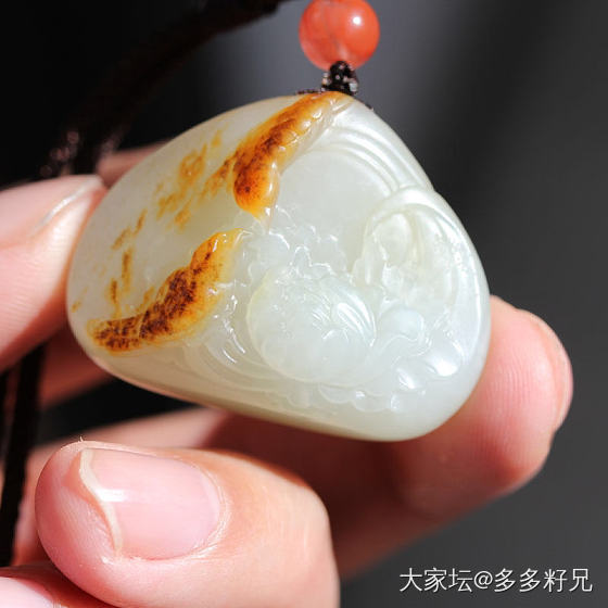 黄沁籽料巧雕牡丹花吊坠_和田玉