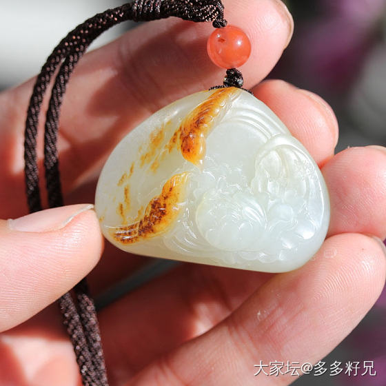 黄沁籽料巧雕牡丹花吊坠_和田玉