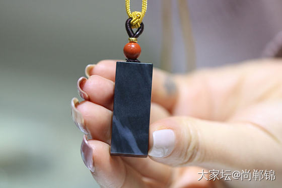 新切出来的青花籽_和田玉