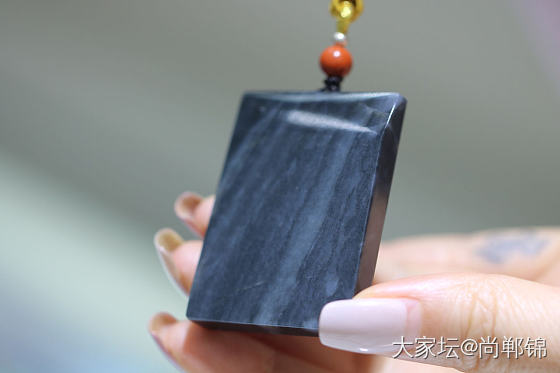 新切出来的青花籽_和田玉