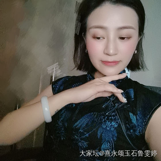 女子带玉镯真的太好看了_和田玉