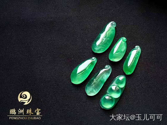 罗将翡翠合，锦逐凤皇舒。明月弹琴夜，清风入幌初。 ——唐作者：李峤_翡翠