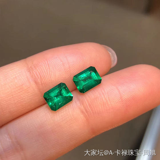 哥伦比亚祖母绿配对
主石重1.1/1.07ct
GRS证书 木佐绿 极微油
晶体..._祖母绿