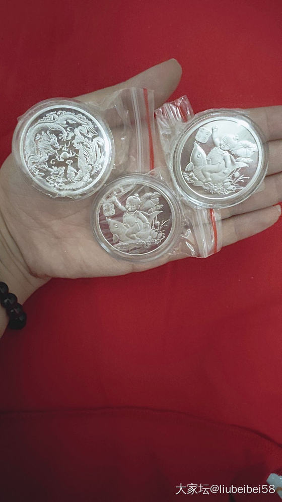 六年前购入的，最近想打一副银手镯跟妈妈每人一个，大家有师傅和款式推荐吗？谢谢！_手镯银