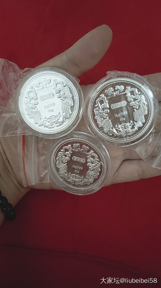 六年前购入的，最近想打一副银手镯跟妈妈每人一个，大家有师傅和款式推荐吗？谢谢！_手镯银