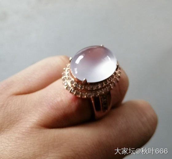 实物终于到手了，尺寸是18.4*15.4*7。内部有点微棉。_戒指翡翠