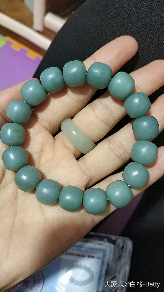 先随便晒晒，到底是个什么色_手镯碧玉和田玉