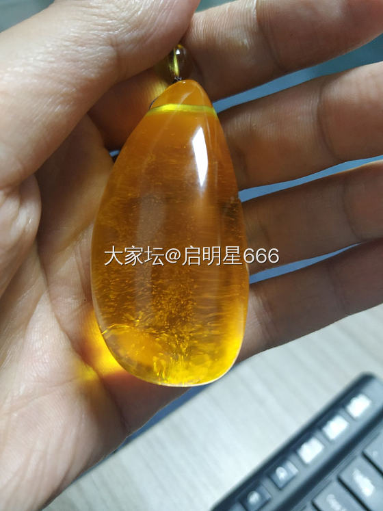 这块蜜蜡，看来这辈子都难以看到它包浆了！_蜜蜡琥珀蜜蜡