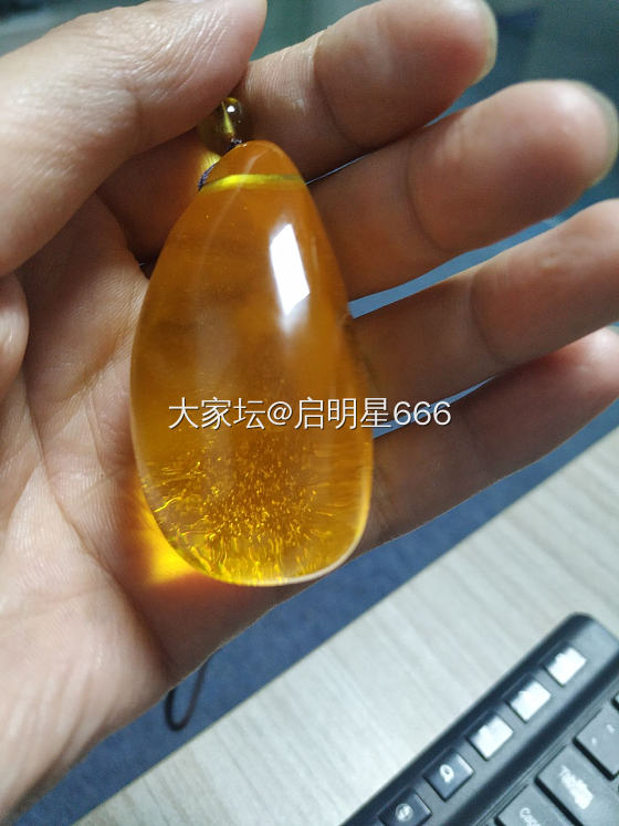 这块蜜蜡，看来这辈子都难以看到它包浆了！_蜜蜡琥珀蜜蜡