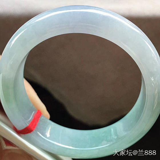 喜欢哪一款的镯子是不是也能暴露年龄呢🤔🤔_手镯翡翠