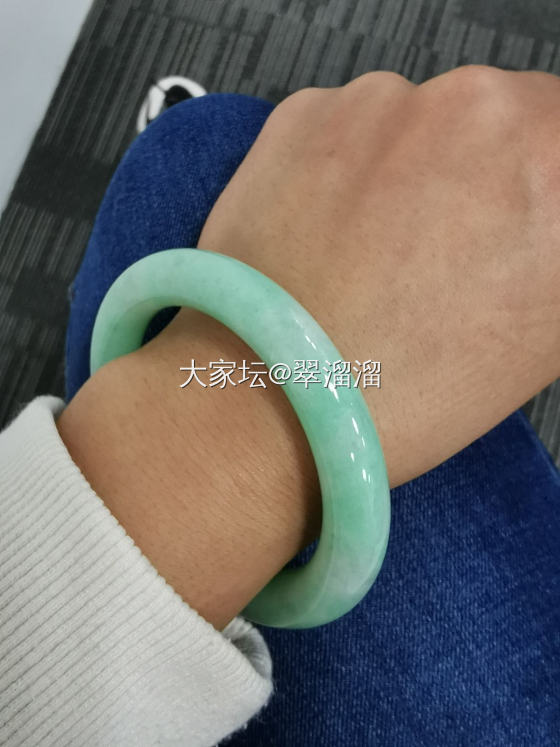 苹果绿圆条镯