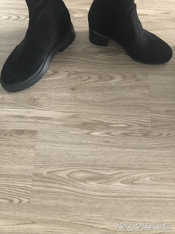 大家帮忙看看哪双显瘦好看？我纠结_穿搭
