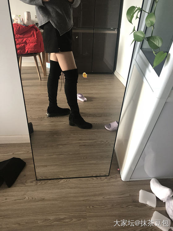 大家帮忙看看哪双显瘦好看？我纠结_穿搭