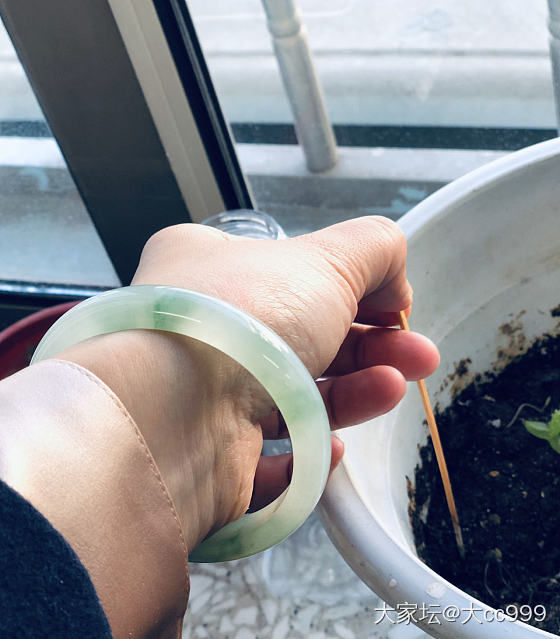 你觉得值多少钱，完美，圈口55.5，翡翠手镯_手镯翡翠