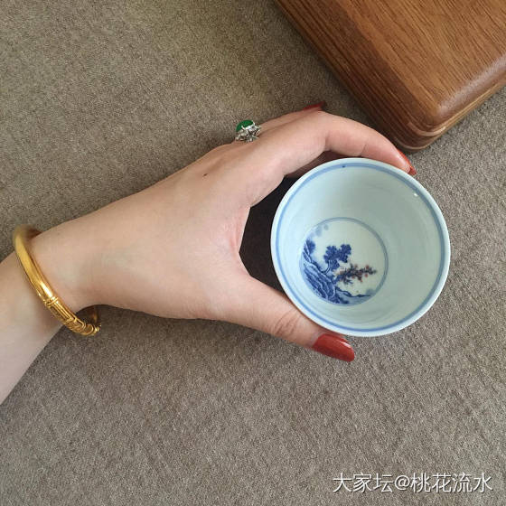 淘了只小雅的青花釉里红小杯咂～～_瓷器