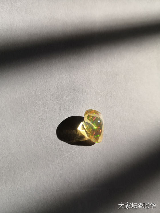 感觉没有卖家拍的好看，阳光下好些_欧泊