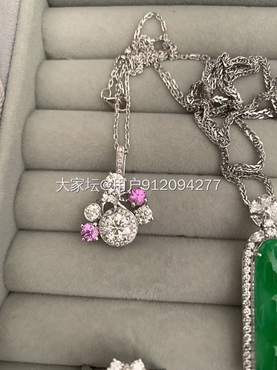 看到大家有那么多珠宝首饰 在看看自己的太少啦 自从入了翡翠坠子 钻石坠子都不戴了_钻石