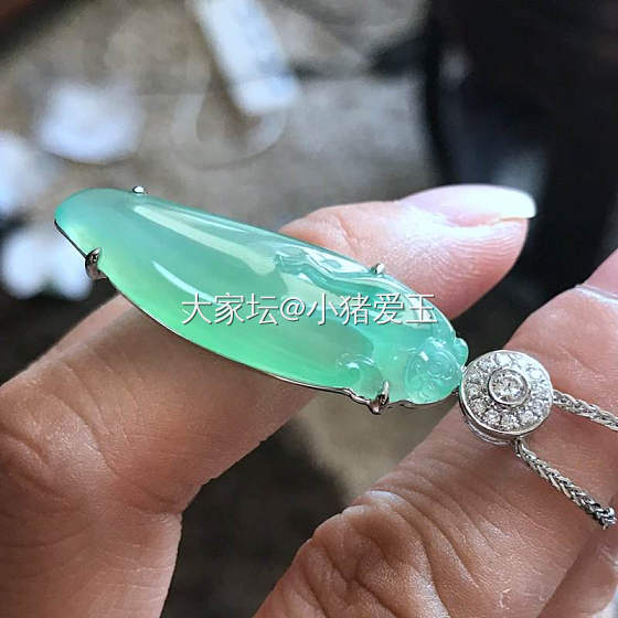 满色阳绿福瓜_挂件翡翠