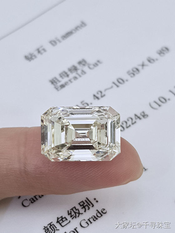 10.11CT ISi1 祖母绿切 钻石💎
不过百 轻松拥有 大牌赶脚_钻石千寻珠宝