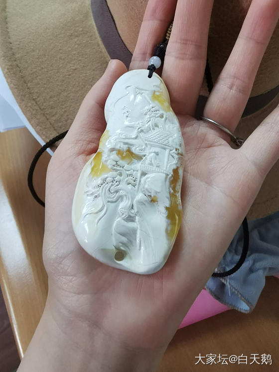 东西还是要戴，戴一段时间好像就有生命了一样_挂件琥珀蜜蜡