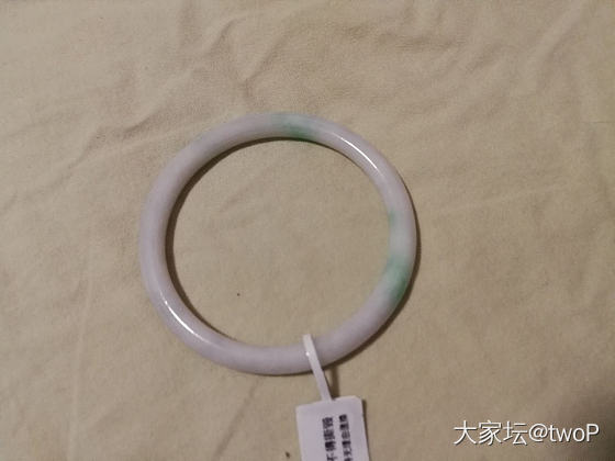 这个白底青小镯几，大三，留不？有纹~_手镯翡翠