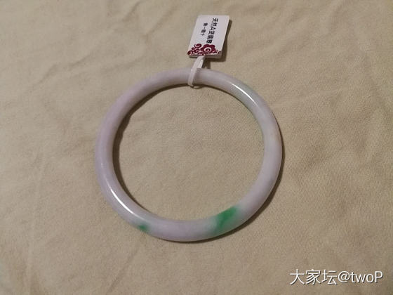 这个白底青小镯几，大三，留不？有纹~_手镯翡翠