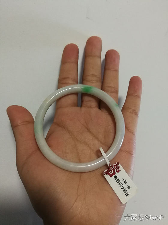这个白底青小镯几，大三，留不？有纹~_手镯翡翠