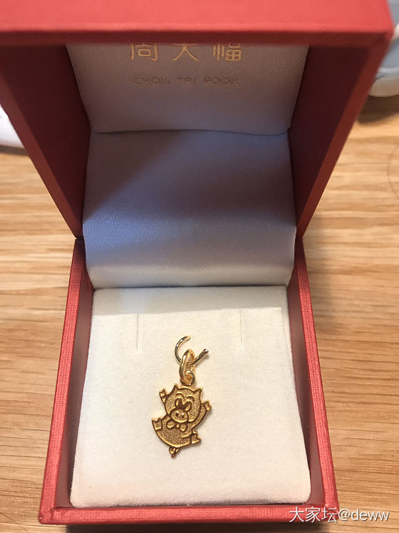 快过年了，居然找到一只迷你猪。应该是上一轮的猪年买的。能干嘛呢_吊坠金