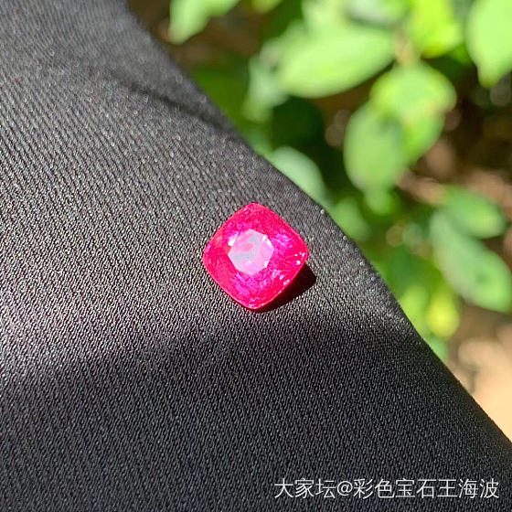 这颜色应该是热粉色了吧_彩色宝石