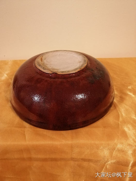 一个大碗（内壁豆青釉，开片。外壁红釉，浅圈足，无底釉。）_陶瓷