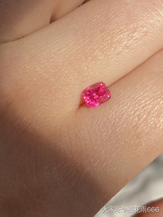 还是那颗小尖晶，这样的切割可以怎么镶嵌戒指呢？_求款式尖晶石彩色宝石