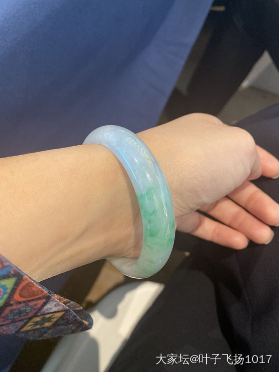 今日份小可爱，白底青贵妃镯_手镯翡翠