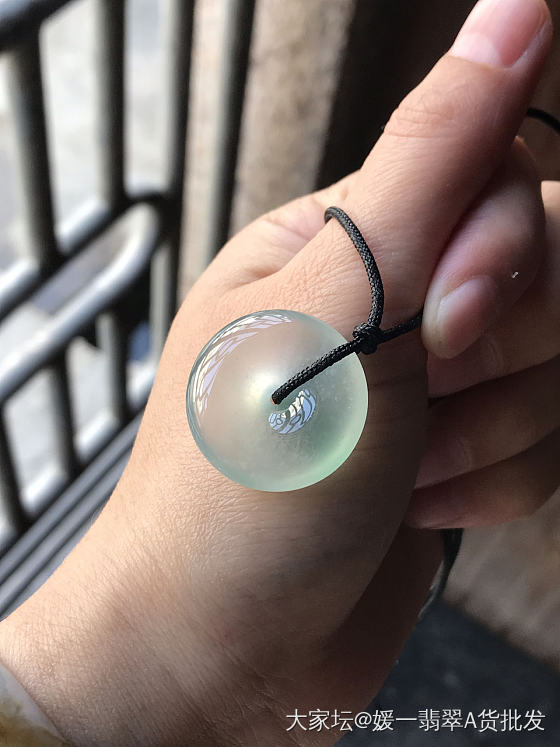 美的不像翡翠，翡翠高冰甜底色平安扣吊坠_翡翠