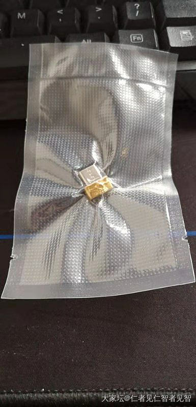 晒晒年初在渡鸦那里订制的手机防尘塞_金