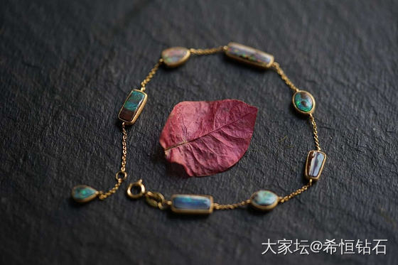 一堆铁欧泊… 100% Nature ！ 喜欢找我私聊，再分享一下客人定做的手链_名贵宝石