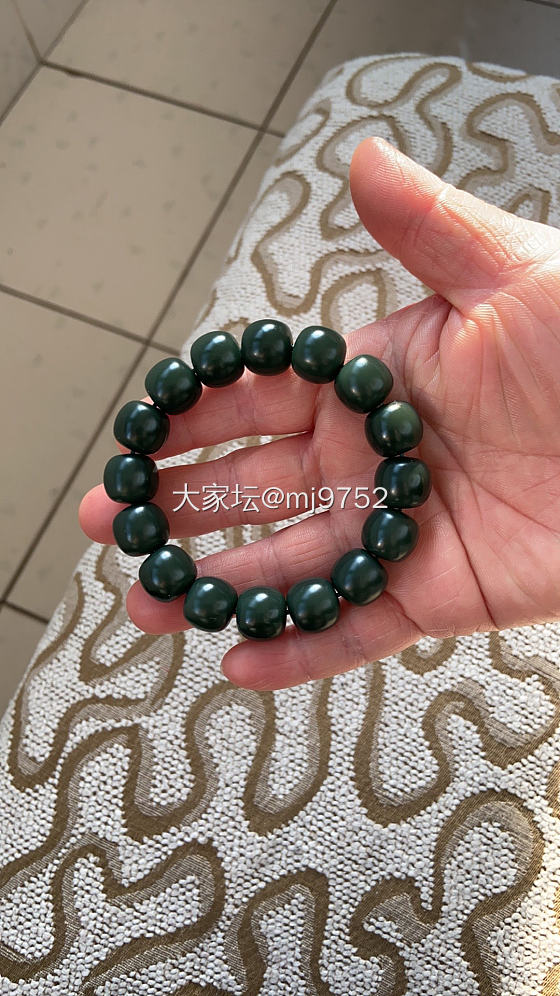 阳台晒太阳无聊中，越看越油。_和田玉