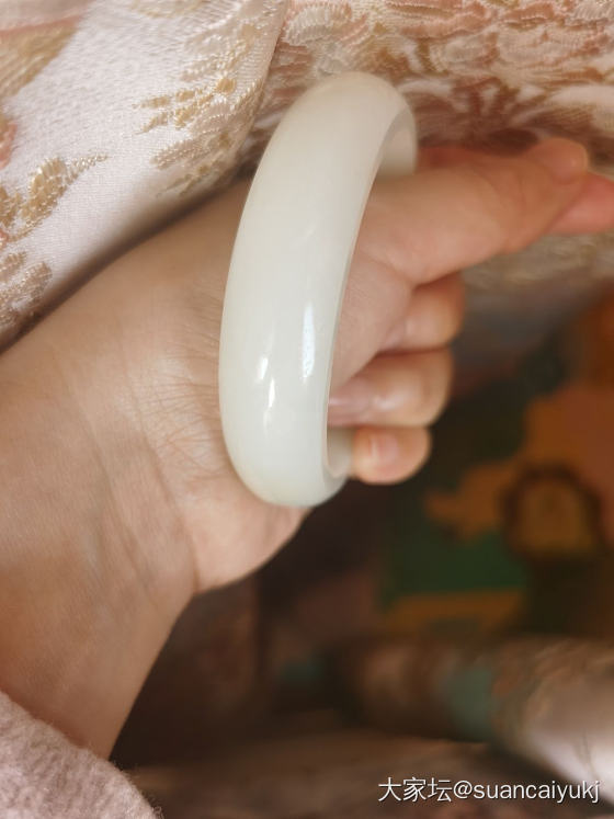 晒太阳赏玉_手镯和田玉