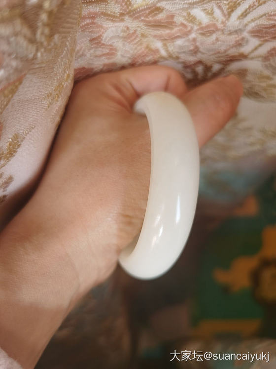 晒太阳赏玉_手镯和田玉