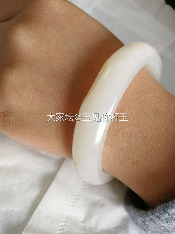 天气晴好，戴在手腕上面美美的_和田玉