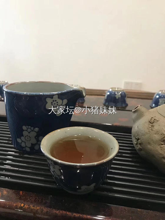 姐妹们都上班了吗？在家实在无聊，来一泡文革茶砖，有没有和我一样爱茶的姐妹？一起聊..._茶道