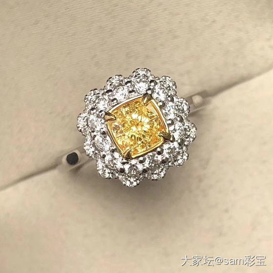 两枚黄钻戒指💍_钻石