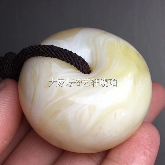 金交白拉丝蜜蜡扣子，这种少见吧。_琥珀蜜蜡
