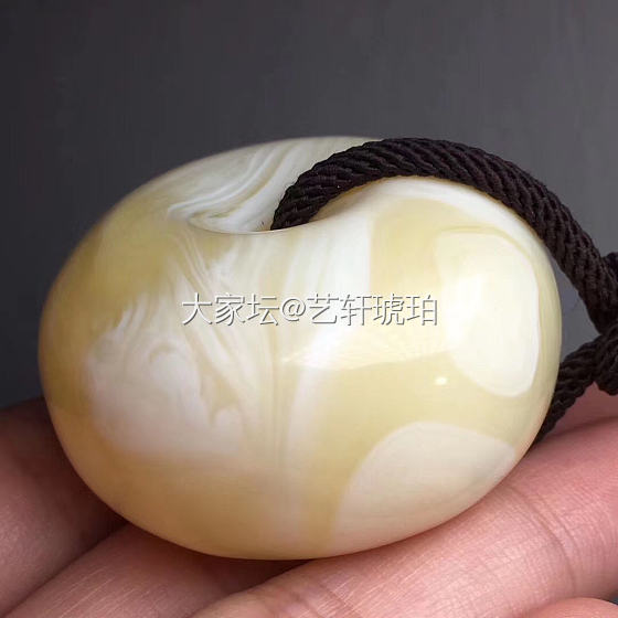 金交白拉丝蜜蜡扣子，这种少见吧。_琥珀蜜蜡