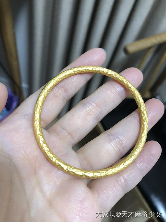 上周二找李师傅定的镯子，加上工费克价都比现在大盘价低了...._手镯金