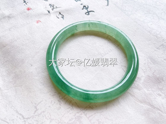 麻烦帮我看下那种拍照方式能展现出来它的美？_翡翠