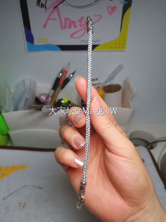 今晚又开发了一个新款式。实物挺好看，不太上相，可能这种银线太闪了，拍照不容易看清..._编绳