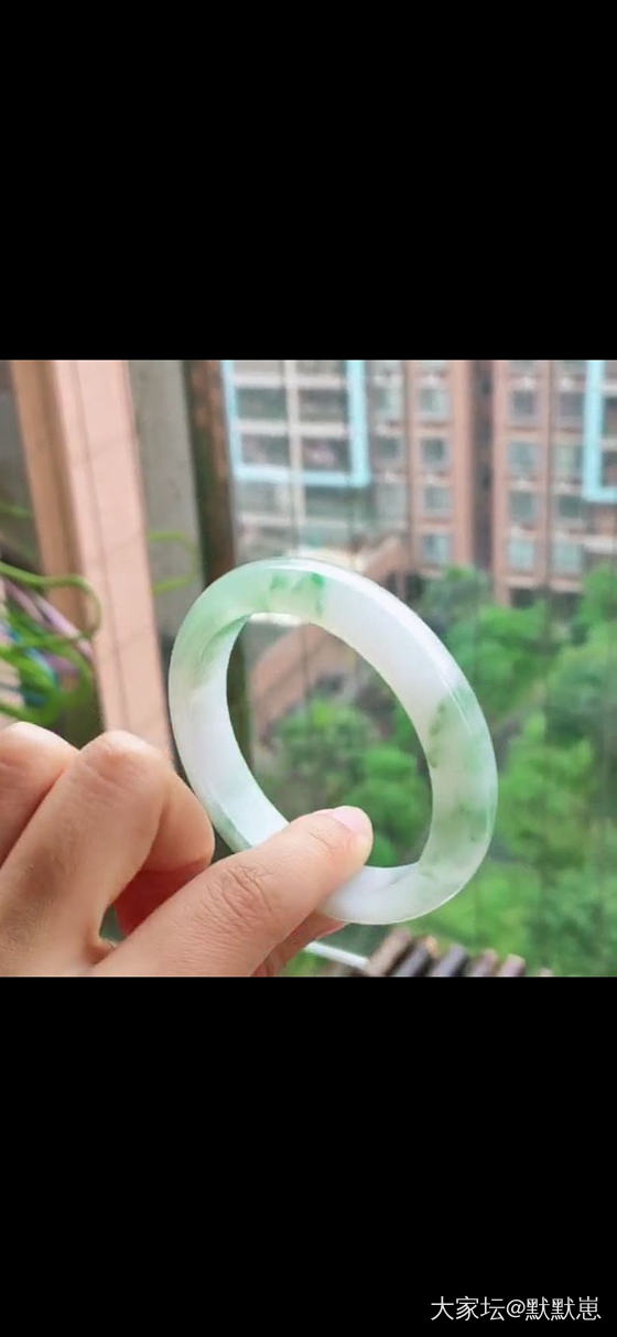 入坑 第一次买翡翠 看了个镯子 麻烦大家帮忙掌掌眼_手镯翡翠
