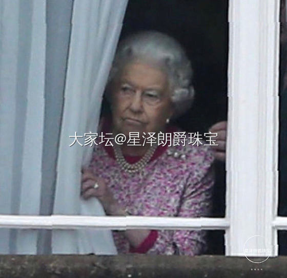 #欧洲王室珠宝# 英女王的珍珠胸针
这枚胸针最初由玛丽王后拥有，1953年由现任..._首饰