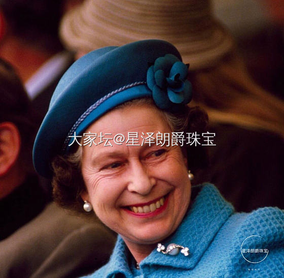 #欧洲王室珠宝# 英女王的珍珠胸针
这枚胸针最初由玛丽王后拥有，1953年由现任..._首饰
