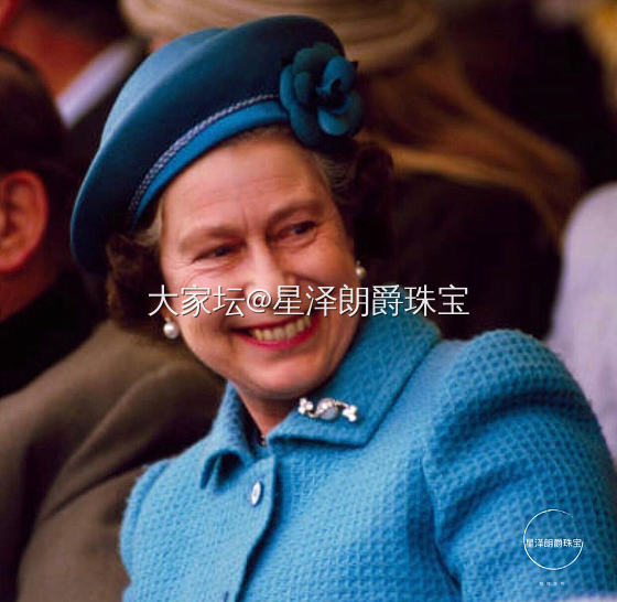 #欧洲王室珠宝# 英女王的珍珠胸针
这枚胸针最初由玛丽王后拥有，1953年由现任..._首饰